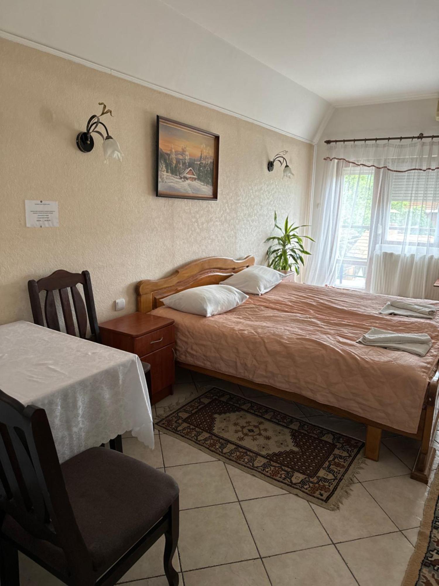 Hotel Еліт Svalyava Esterno foto