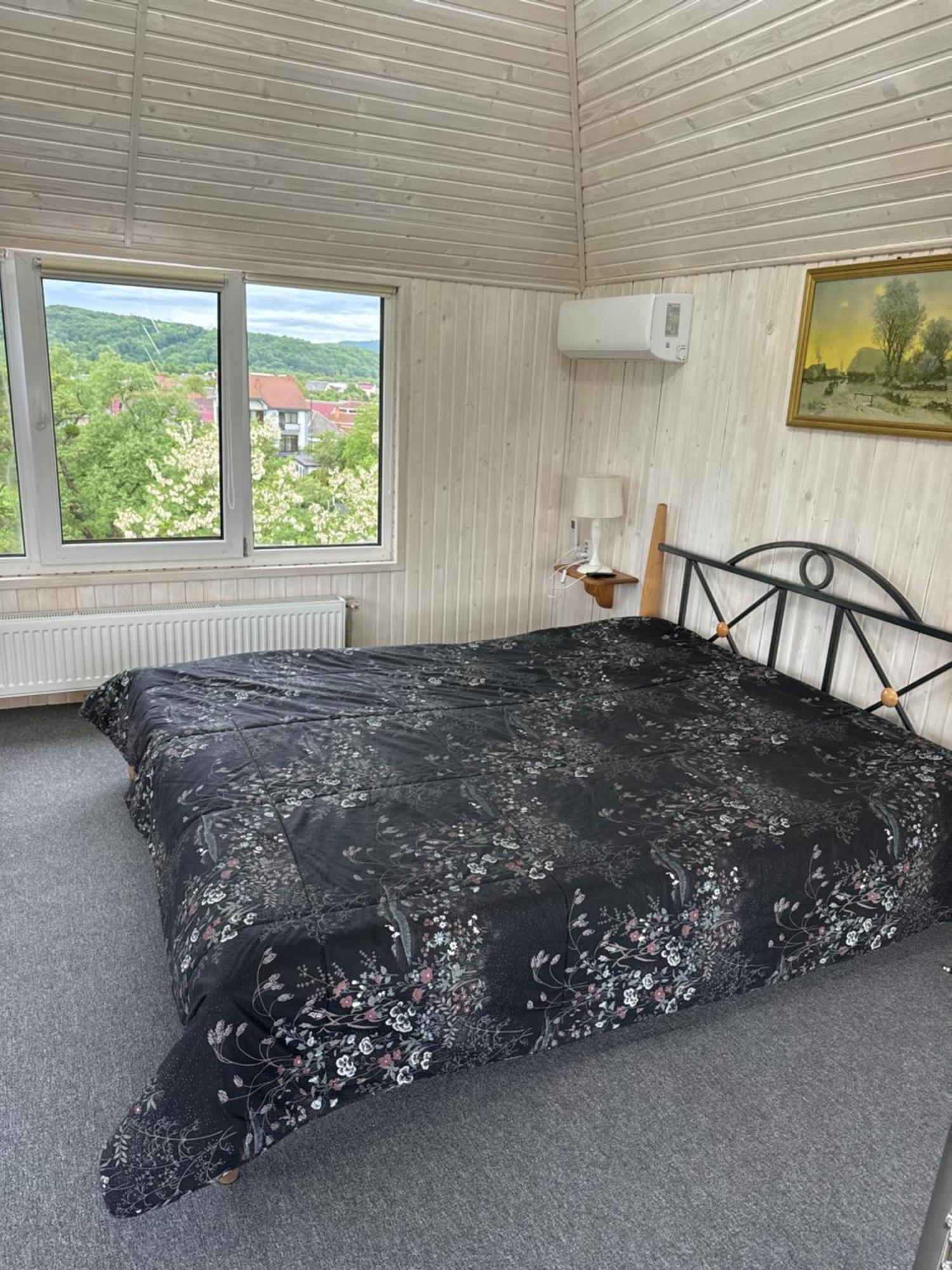 Hotel Еліт Svalyava Esterno foto
