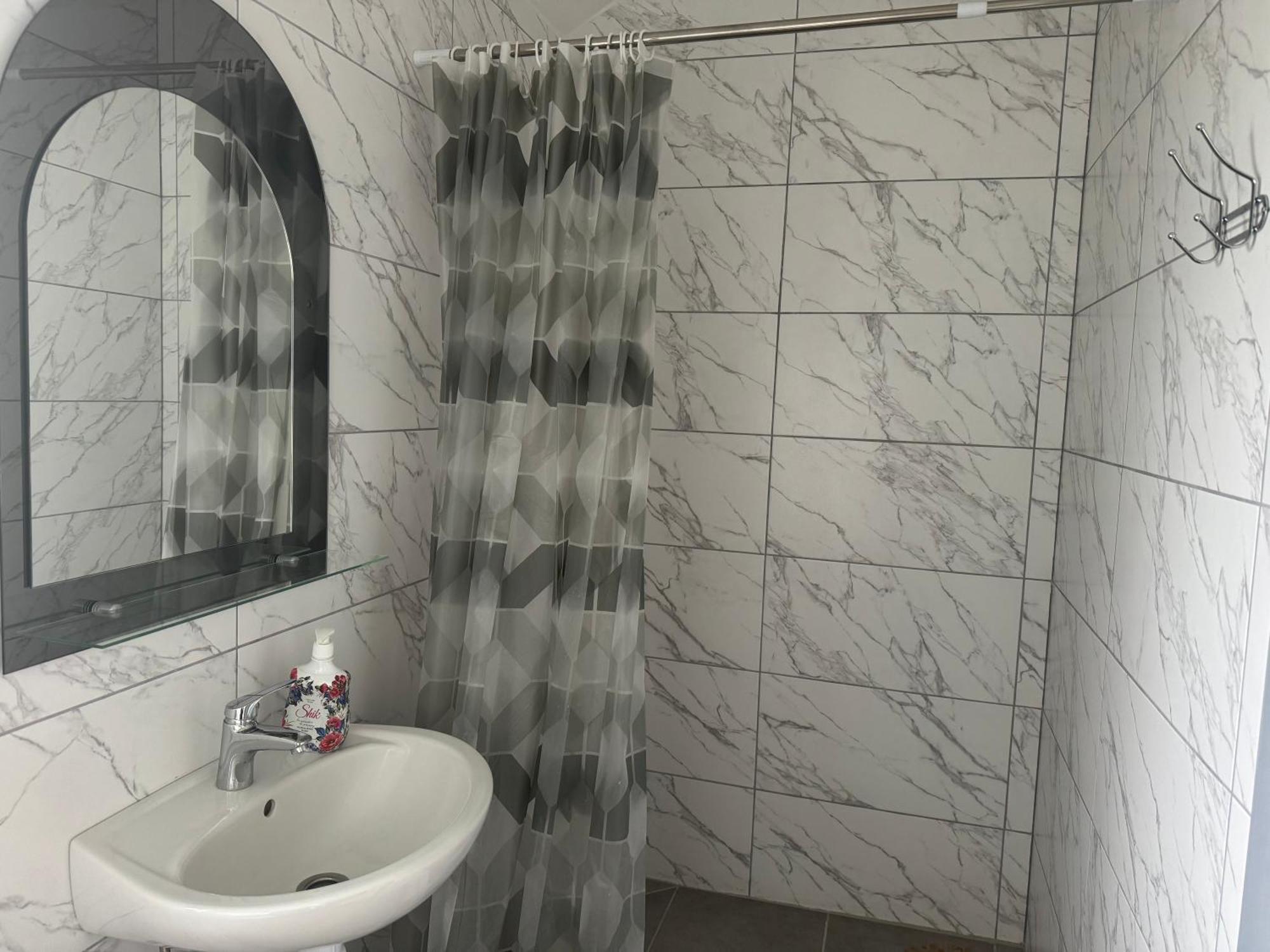 Hotel Еліт Svalyava Esterno foto