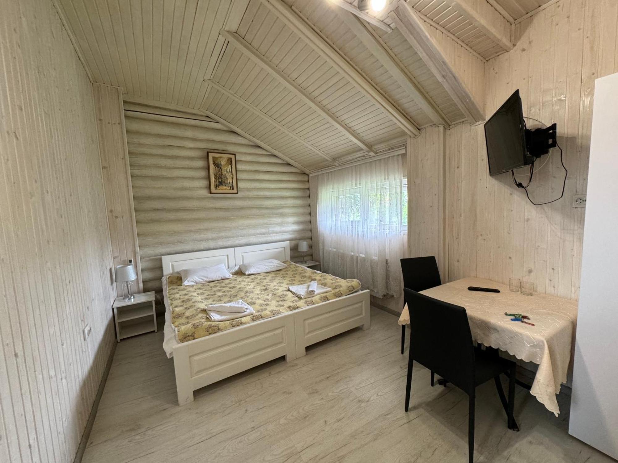 Hotel Еліт Svalyava Esterno foto
